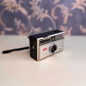 Vintage Estate 1960's Kodak Instamatic 104 Camera with Wrist Strap UNTESTED